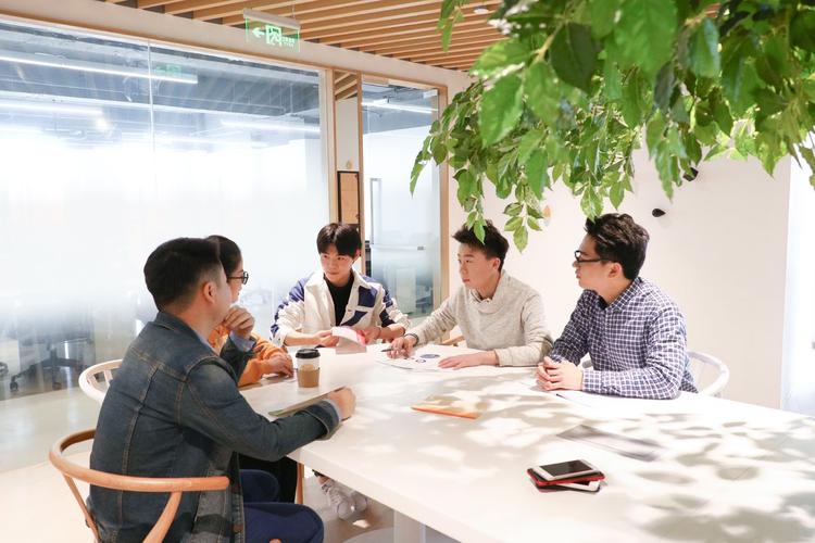 解码信息技术型企业的核心生命力 从服务到智力赋能